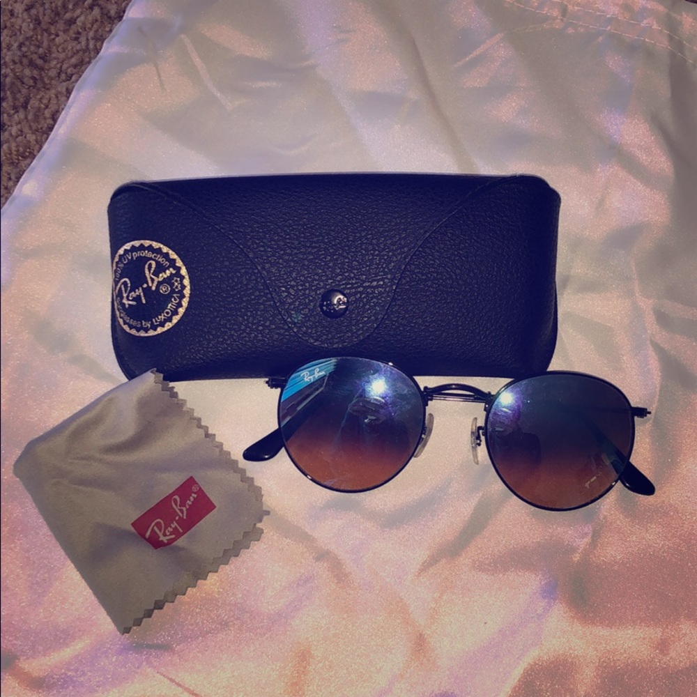 Round frame Raybans - Price is firm.